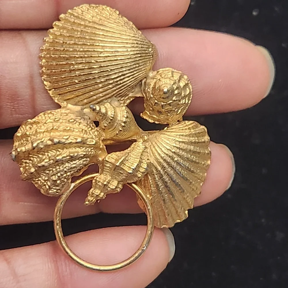 Vintage Gold Tone Sea Shell Brooch Scarf Slide Nautical Coastal Scallop Conch